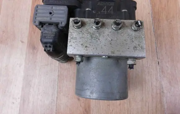 Toyota RAV 4 (XA40) ABS Pump 8954142741 4454042401
