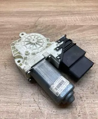 Volkswagen PASSAT B6 Rear door window regulator motor 1K0959703P 973624106