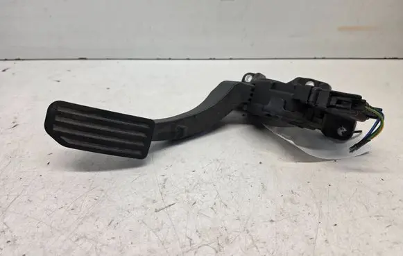 Volvo S60 Accelerator throttle pedal 31329059