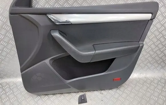 Skoda Octavia Mk3 (5E) Front door card panel trim 5E1867012