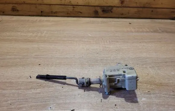 Volkswagen Bora Fuel tank cap lock 1J0810773