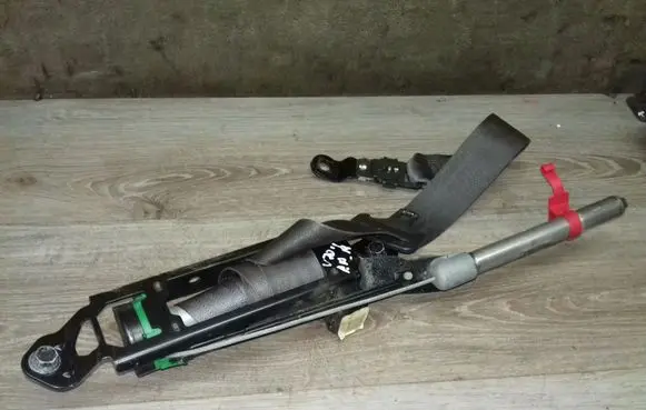Volvo V70 Front seatbelt 8626240