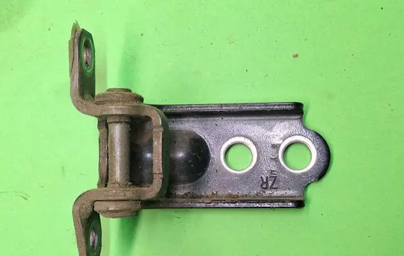 Subaru Forester SH Rear door lower hinge