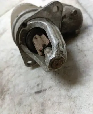Nissan Sunny Starter motor 23300 M8200