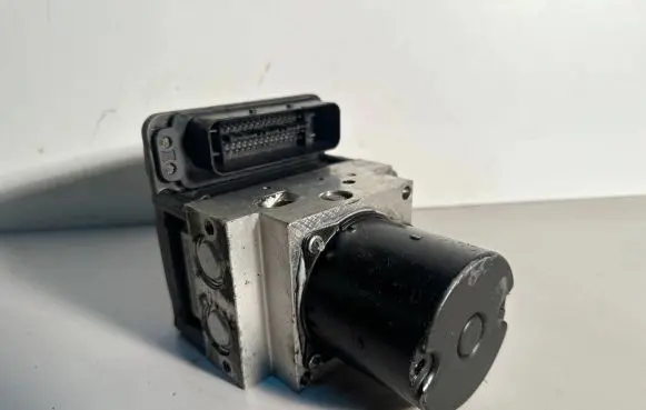 BMW 5 E60 E61 ABS Pump 6783360 678333