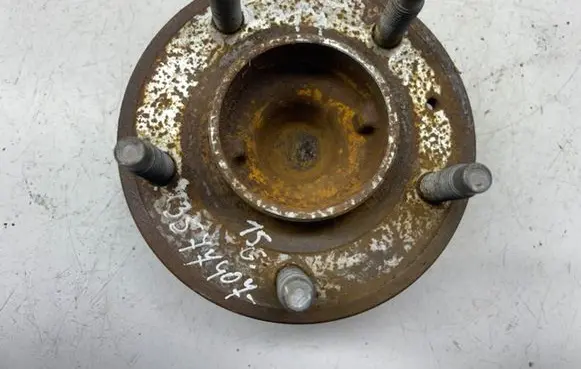 Opel Zafira C Rear wheel hub 13577407
