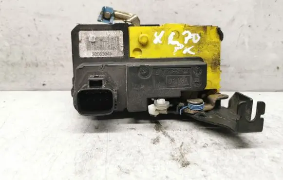 Volvo V70 Front door lock 30663041