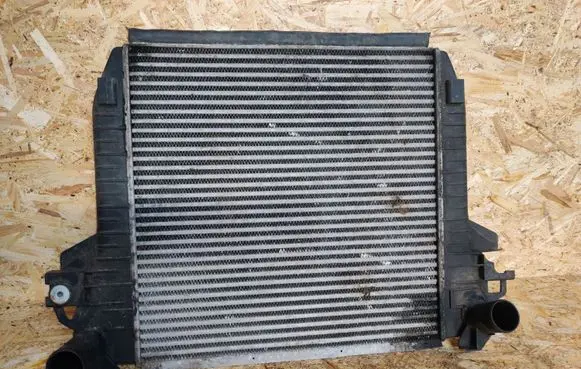 Jeep Cherokee Intercooler radiator 3043858