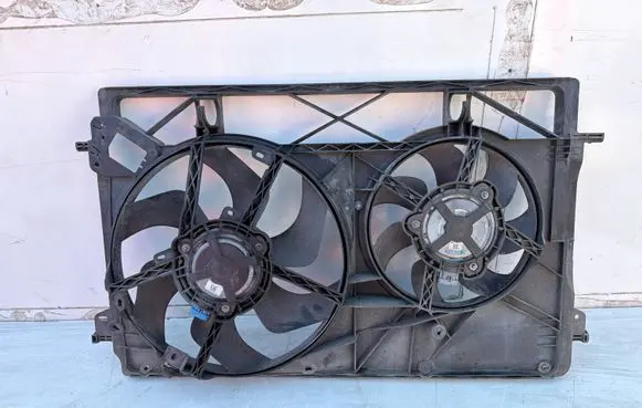 Opel Vivaro Electric radiator cooling fan 214818795R