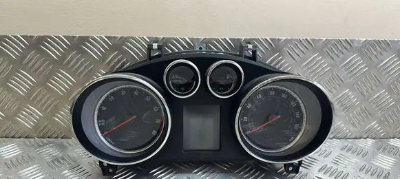 Opel Mokka Speedometer (instrument cluster) 95375164 654663731 5051642000013806