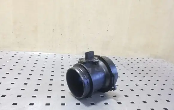 Volkswagen Touareg II Mass air flow meter 059906461N 420133471