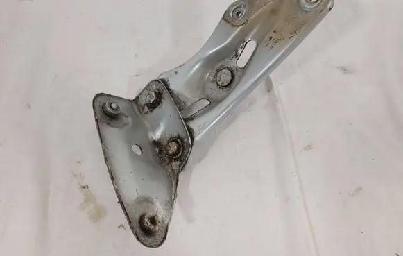 Skoda Octavia Mk2 (1Z) Fender mounting bracket 1Z0810679A