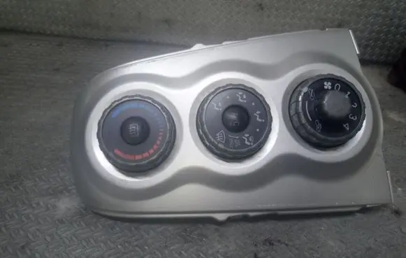 Toyota Yaris Climate control unit 554060D190