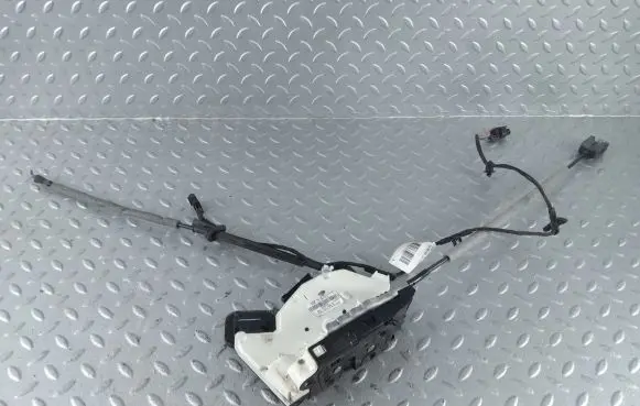 Volkswagen PASSAT B8 USA Front door lock 5K1837016E