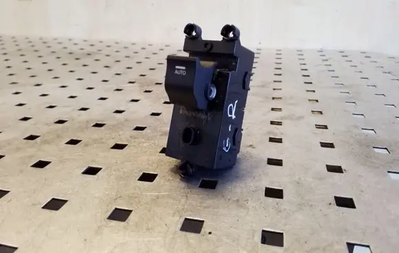Hyundai i40 Electric window control switch 935803Z000 39R5201000