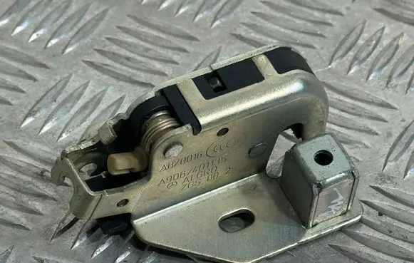 Mercedes-Benz Sprinter W901 W902 W903 W904 Rear door lock A9067401135 A070016 ZGS002