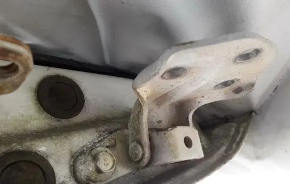 Hyundai Pony Front door upper hinge