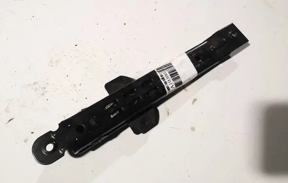 Volkswagen Polo IV 9N3 Seat belt adjustment rail 6q0857819