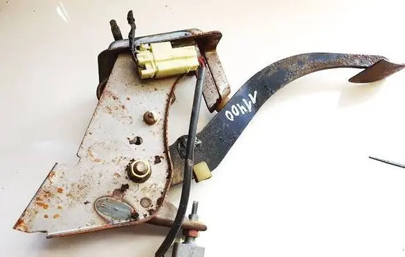 KIA Cerato Brake pedal