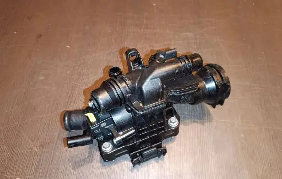 Thermostat/thermostat housing