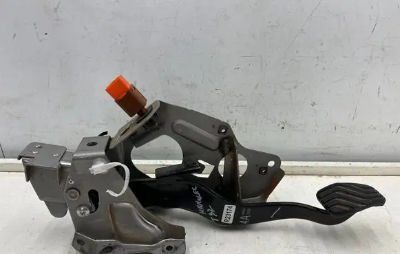 Nissan Rogue Brake pedal 