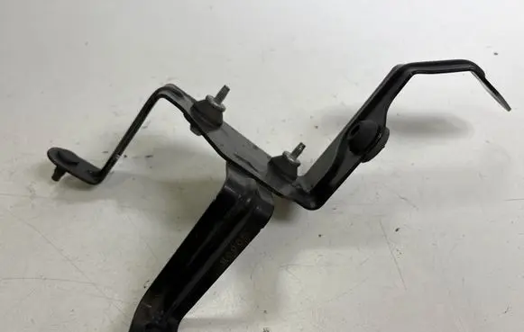 Ford Mustang VI ABS pump bracket FR3C2C304B