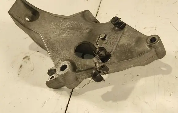 BMW 3 E90 E91 Engine mounting bracket 6775041 59280110 22116775041