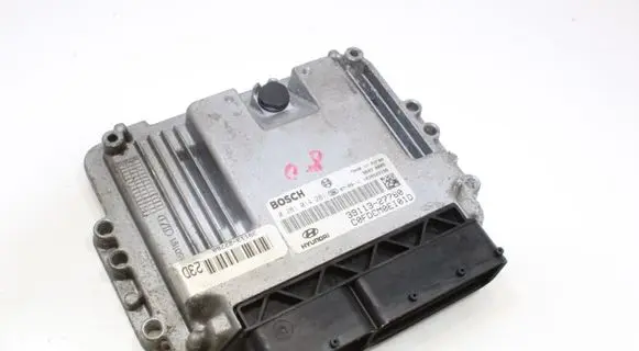 Hyundai i30 Engine control unit/module 0281014281 3911327760