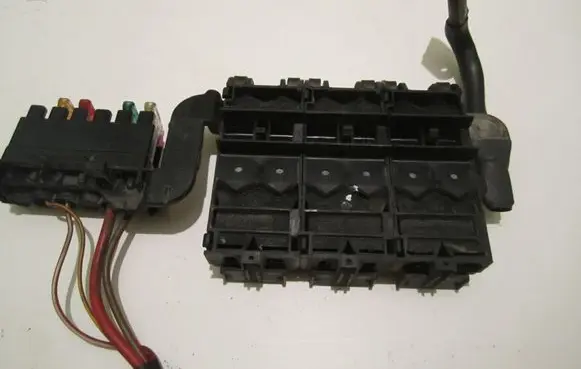Skoda Fabia Mk1 (6Y) Fuse module 5Z0937548C