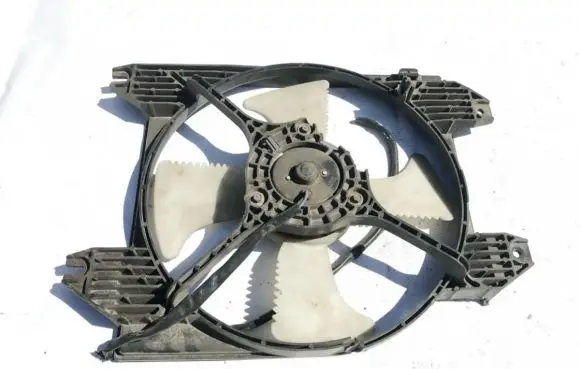 Mitsubishi Galant Radiator cooling fan shroud
