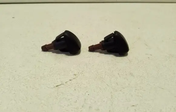 Mitsubishi Outlander Windshield washer spray nozzle 