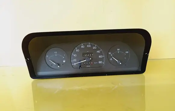 Speedometer (instrument cluster)
