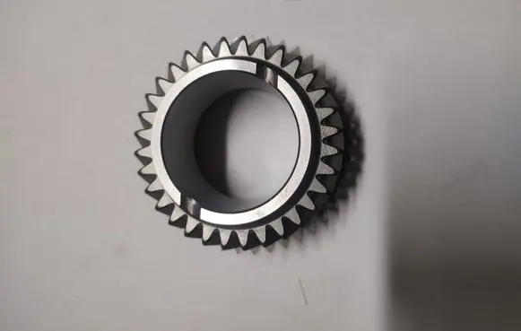 Volkswagen Multivan T4 Fifth/5th gear pinion 02G311158G 02G311361F