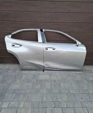 Lexus UX Rear door