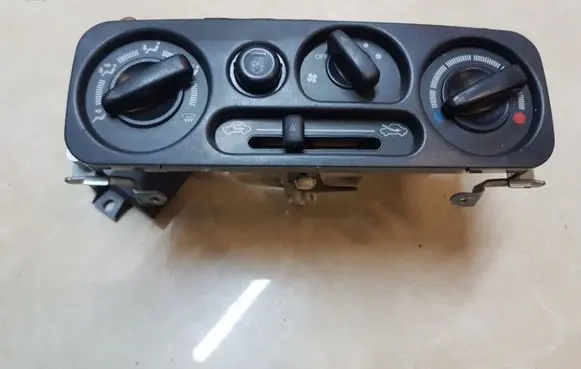 Mitsubishi Pajero Sport I Climate control unit MR360556