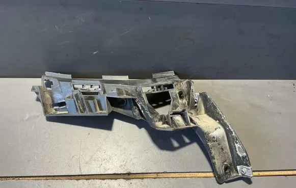 Volkswagen Golf Plus Rear bumper mounting bracket 5M0807375
