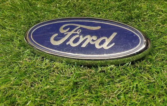 Manufacturer badge logo/emblem