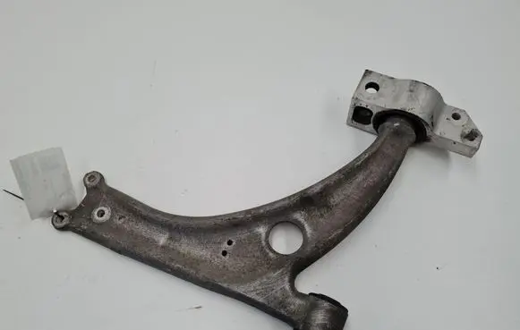 Volkswagen PASSAT B6 Front lower control arm/wishbone 3C0407153B