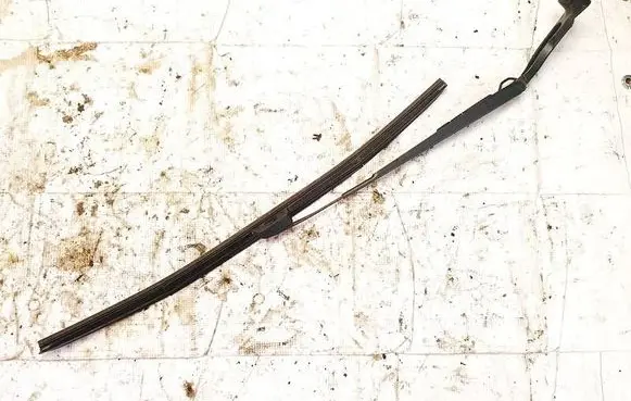 Nissan Leaf I (ZE0) Front wiper blade arm g118b3rd