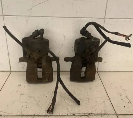 Volkswagen PASSAT B6 Front brake caliper