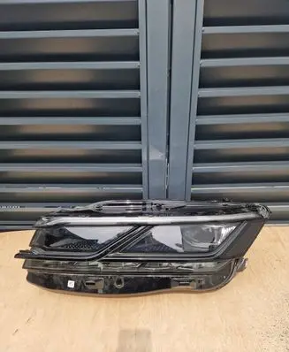 Volkswagen Touareg III Headlights/headlamps set 