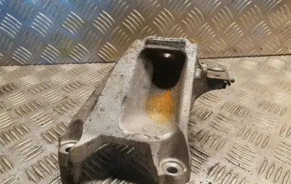 Audi A8 S8 D3 4E Engine mounting bracket 4E0199308BQ