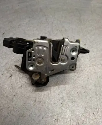 Mercedes-Benz E W210 Front door lock 2027203535