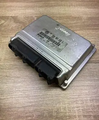Volkswagen PASSAT B5 Engine control unit/module ECU 8D0907558S 0261204956