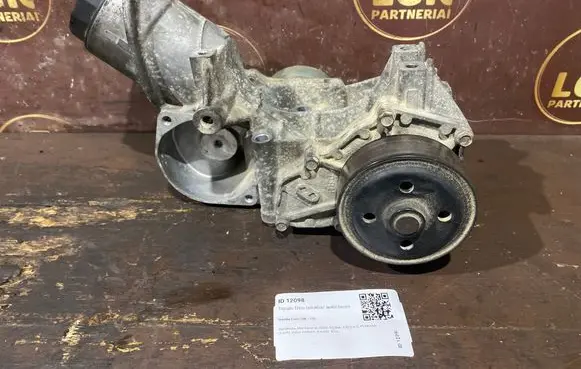 Honda Civic Oil filter mounting bracket 