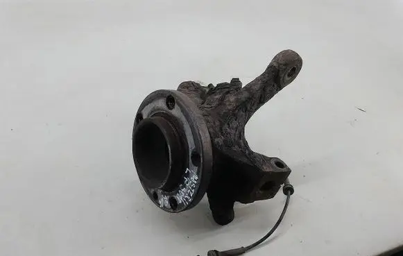 Front wheel hub spindle knuckle