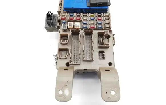 Toyota Corolla E120 E130 Central body control module 8198050030
