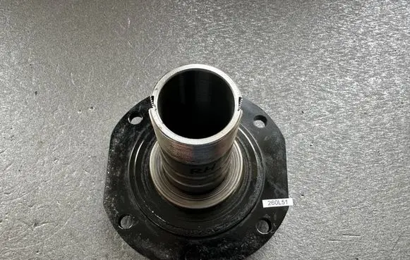 Nissan Patrol 260 Front wheel hub 40586G9600