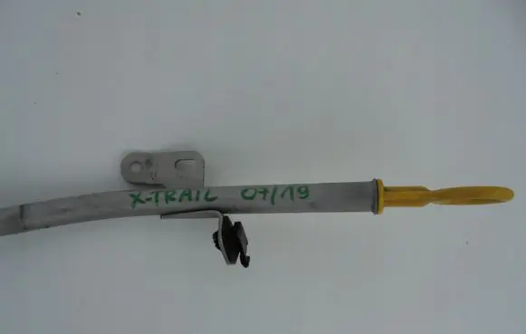 Nissan X-Trail T32 Oil level dip stick 
