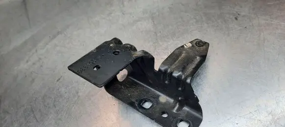 Volvo V70 Fender mounting bracket